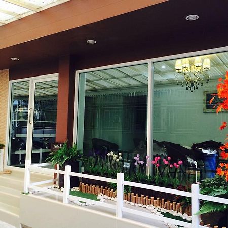 Bann Bunga Inn Bangkok Exterior photo